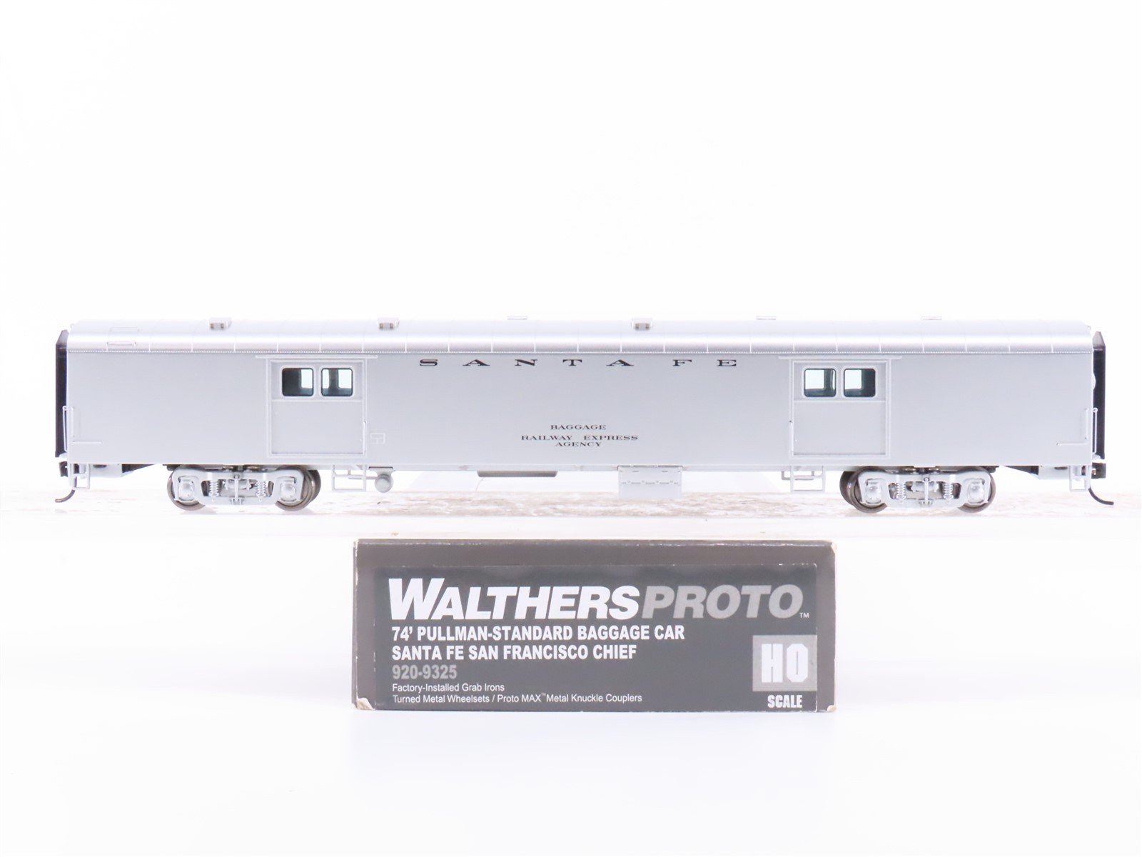 HO Walthers Proto 920-9325 ATSF Santa Fe 74' P-S Baggage Passenger Car