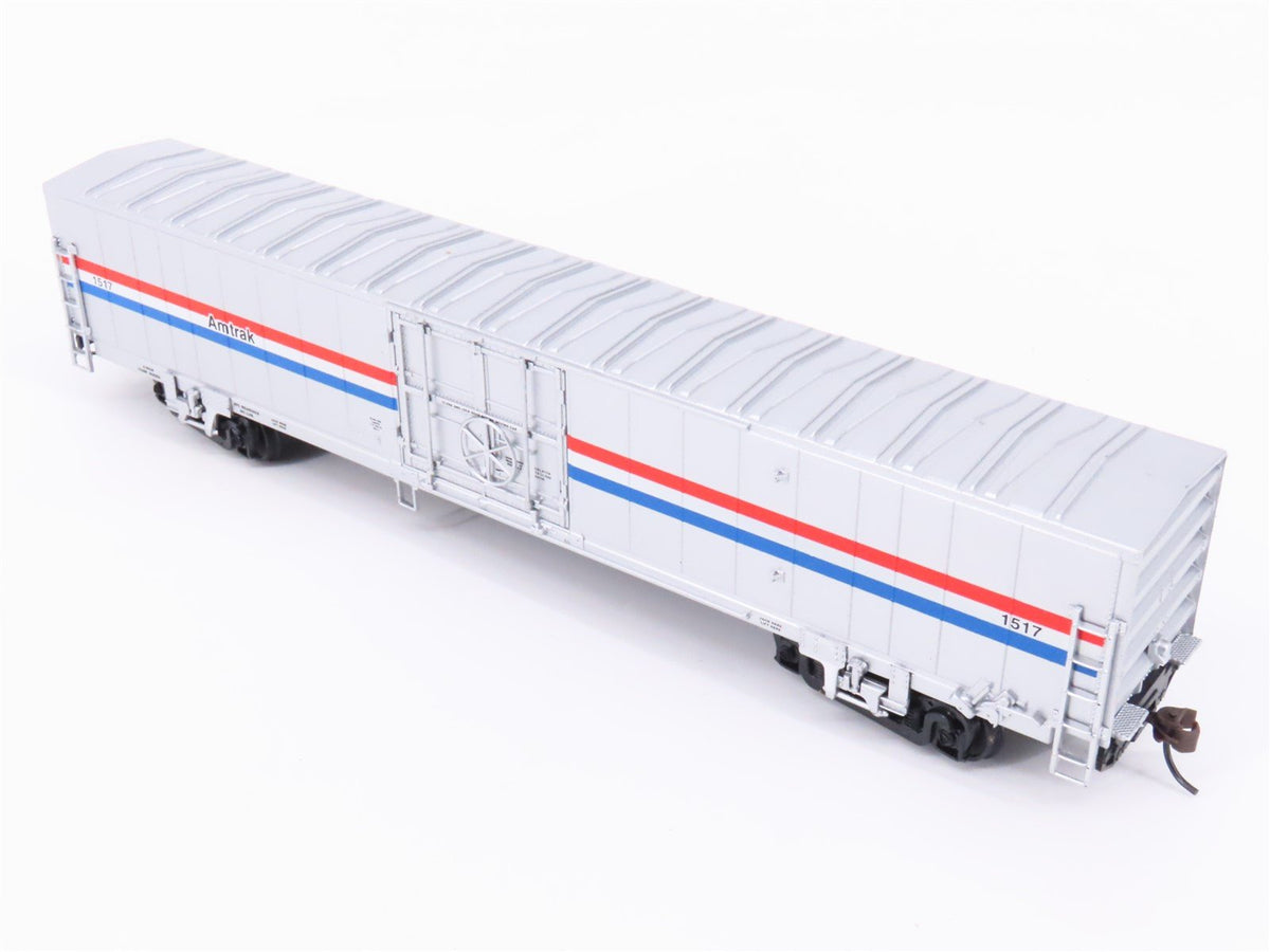 HO Scale Walthers 932-26021 Amtrak 60&#39; Material Handling Boxcars 2-Pack