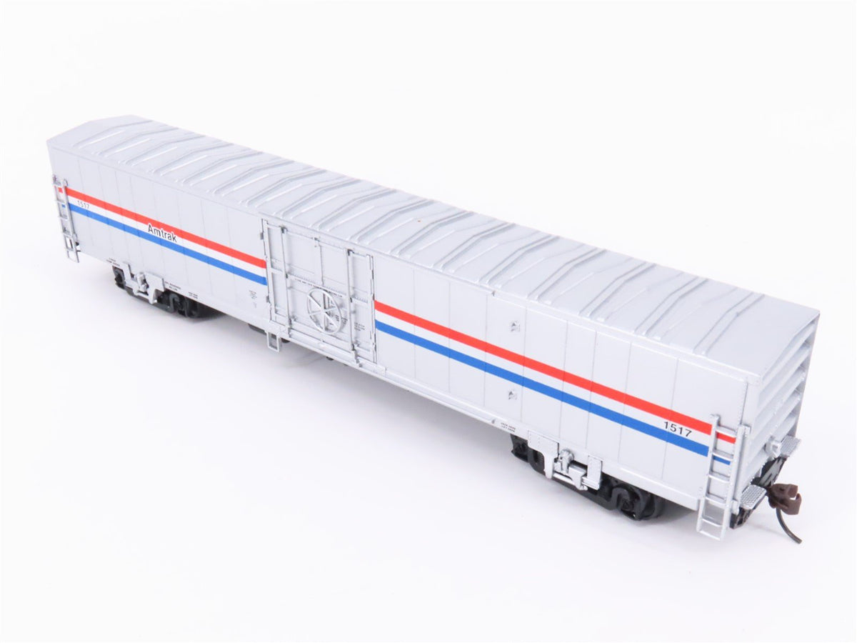 HO Scale Walthers 932-26021 Amtrak 60&#39; Material Handling Boxcars 2-Pack