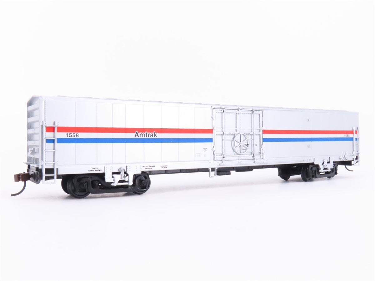 HO Scale Walthers 932-26021 Amtrak 60&#39; Material Handling Boxcars 2-Pack