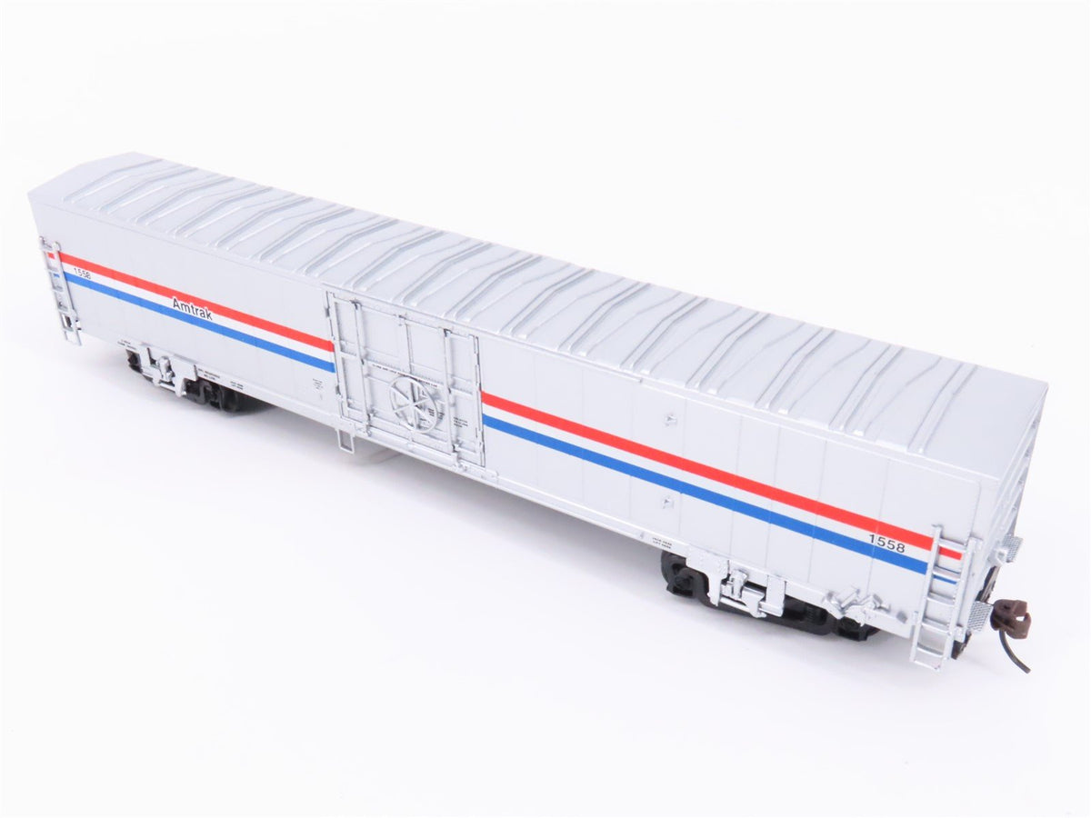 HO Scale Walthers 932-26021 Amtrak 60&#39; Material Handling Boxcars 2-Pack