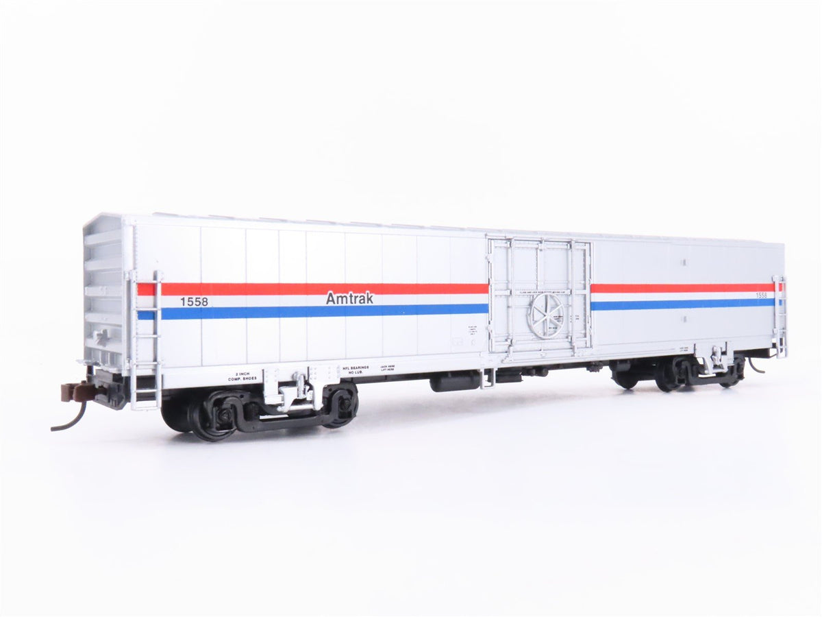 HO Scale Walthers 932-26021 Amtrak 60&#39; Material Handling Boxcars 2-Pack