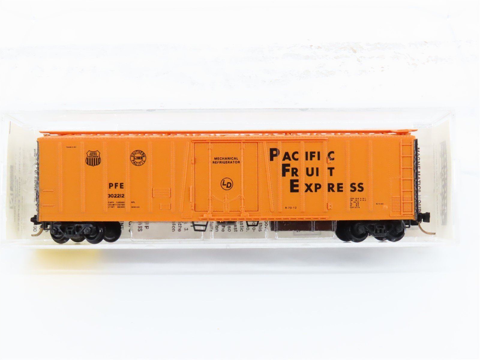 N Micro-Trains MTL 70010 UP SP PFE Pacific Fruit Express Mech. Reefer #302212