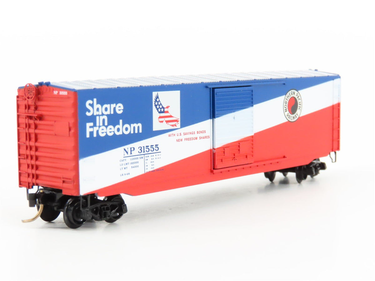N Micro-Trains MTL 77010 NP Northern Pacific Share in Freedom 50&#39; Box Car #31555