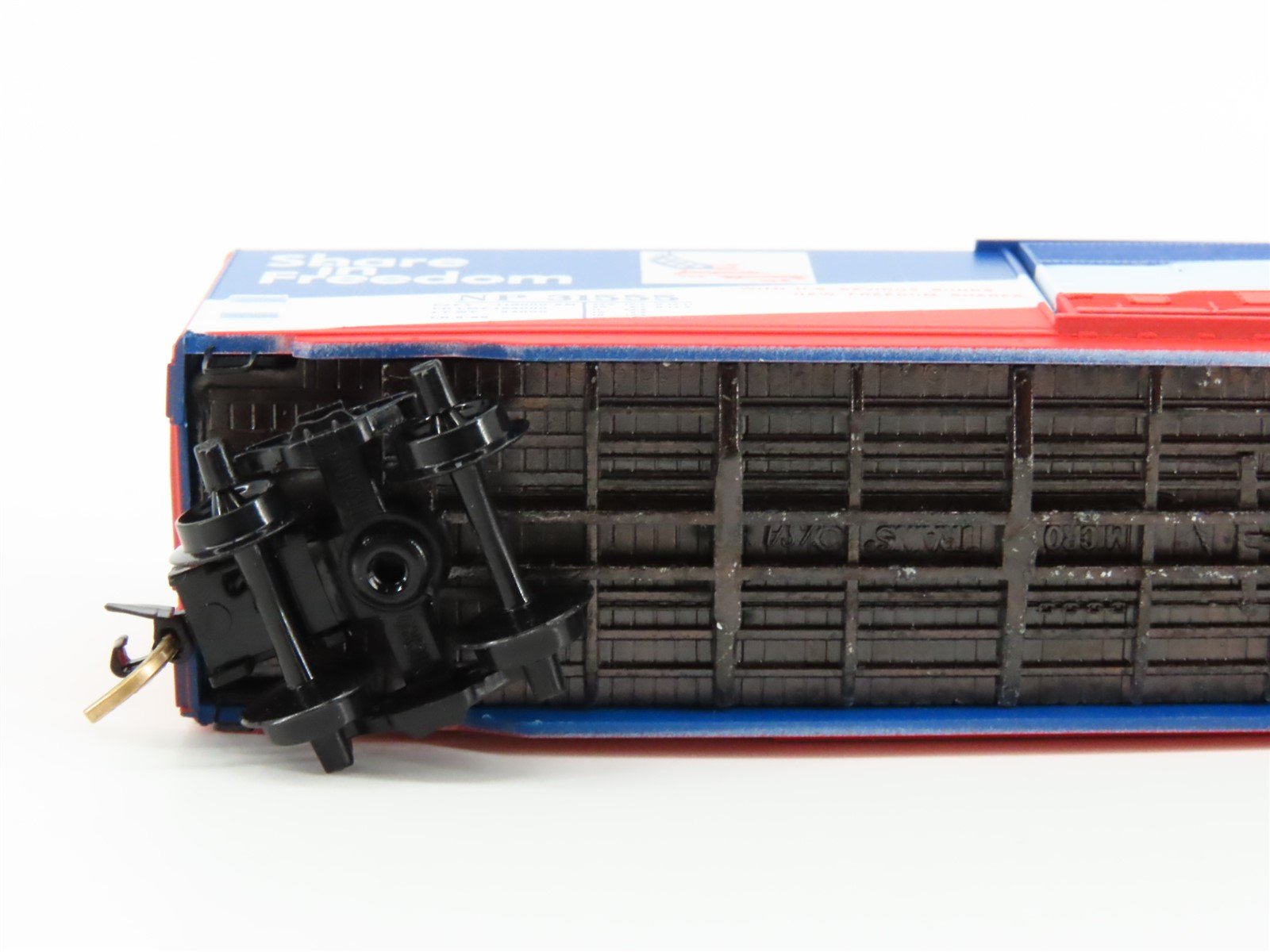 N Micro-Trains MTL 77010 NP Northern Pacific Share in Freedom 50' Box Car #31555