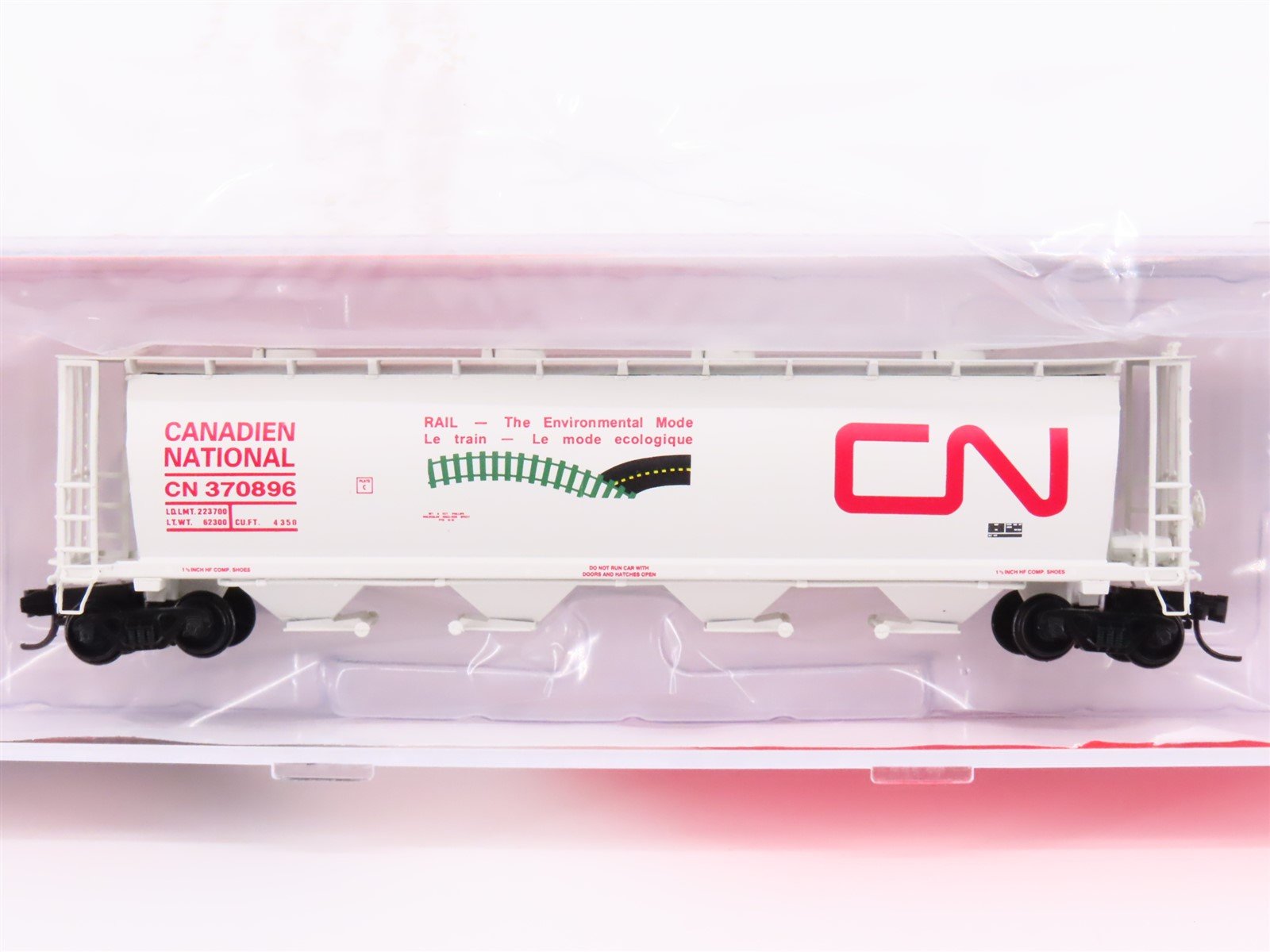 N Scale Intermountain 65202-42 CN Railway Cylindrical 4-Bay Hopper Car #370896