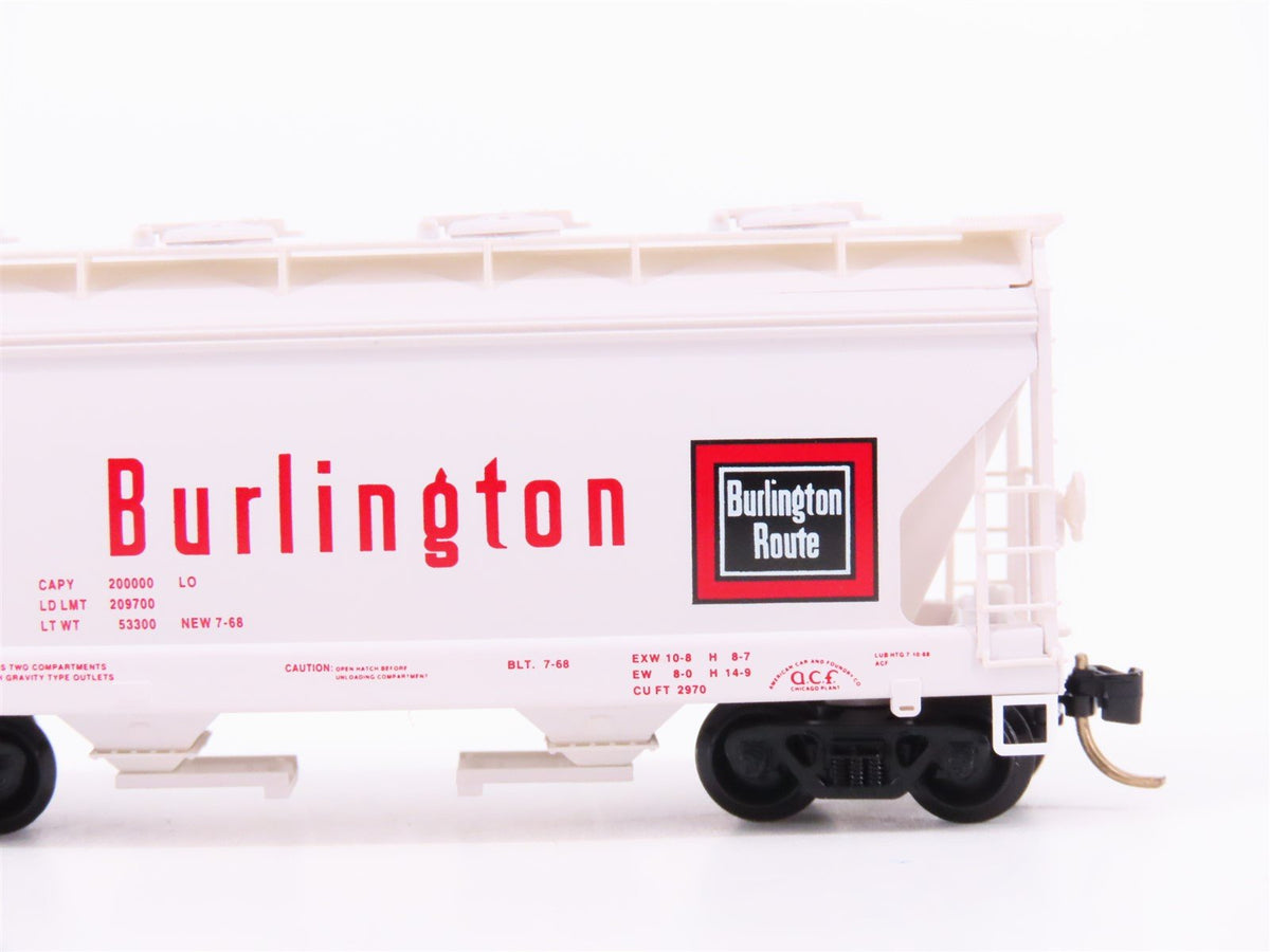 N Micro-Trains MTL 92070 CB&amp;Q Burlington Route 2-Bay Covered Hopper #183922