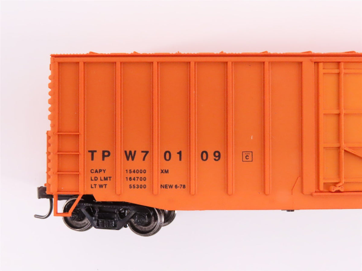 Lot of 7 HO Scale Accurail IC/CP/UP/TPW/N&amp;W/L&amp;N/PC Boxcars