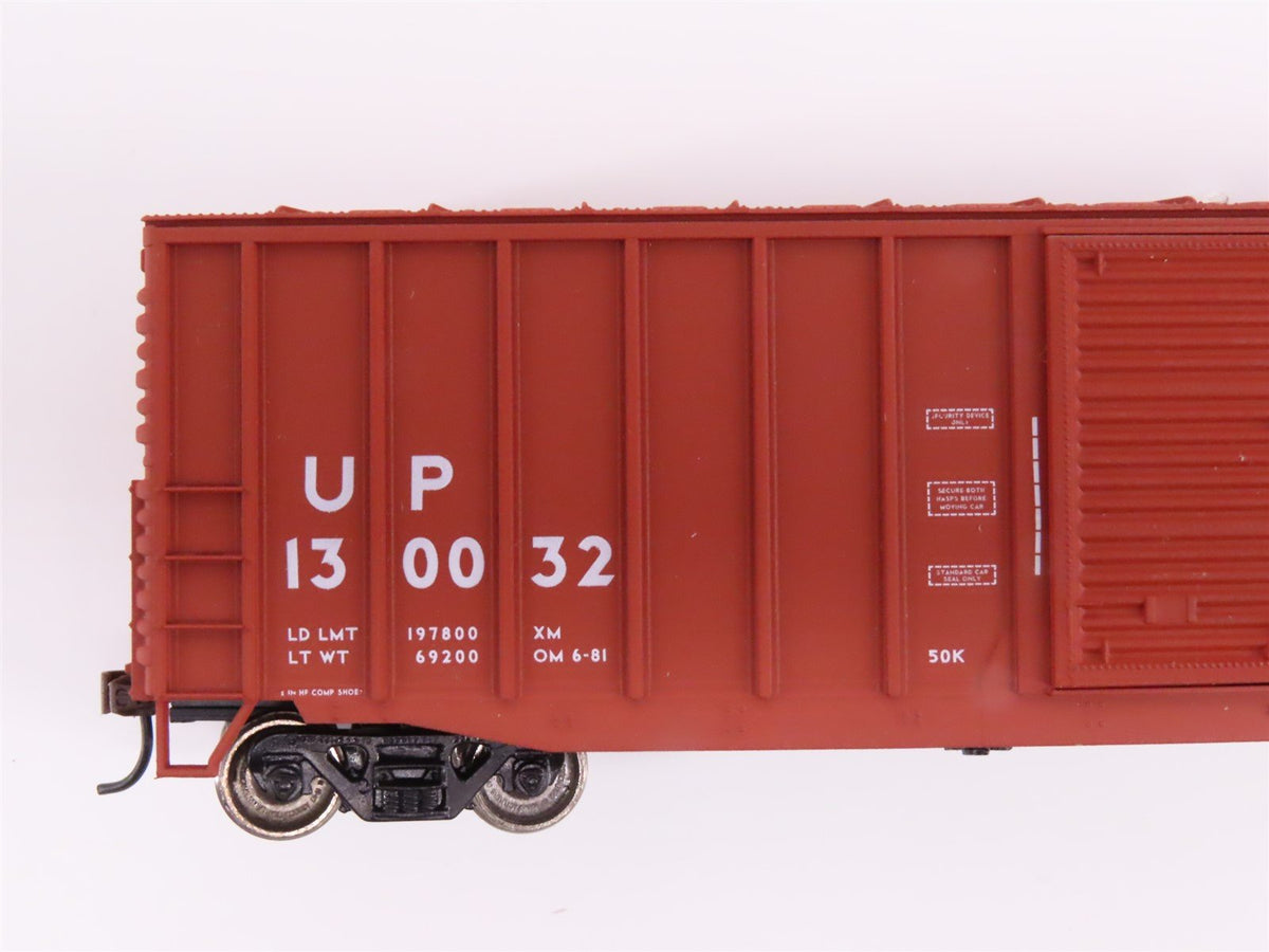 Lot of 7 HO Scale Accurail IC/CP/UP/TPW/N&amp;W/L&amp;N/PC Boxcars