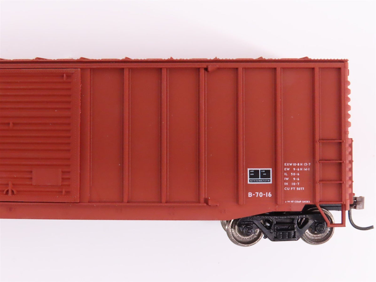 Lot of 7 HO Scale Accurail IC/CP/UP/TPW/N&amp;W/L&amp;N/PC Boxcars