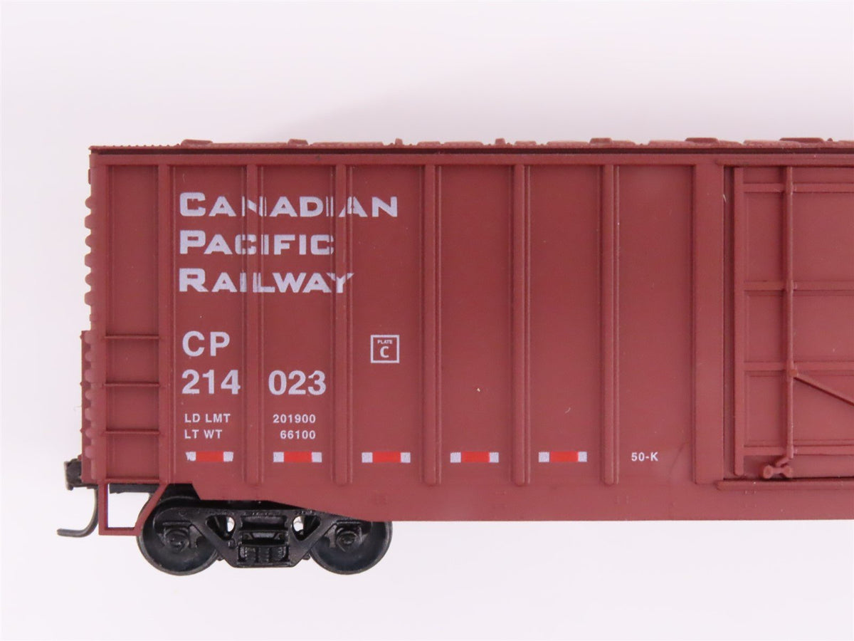 Lot of 7 HO Scale Accurail IC/CP/UP/TPW/N&amp;W/L&amp;N/PC Boxcars