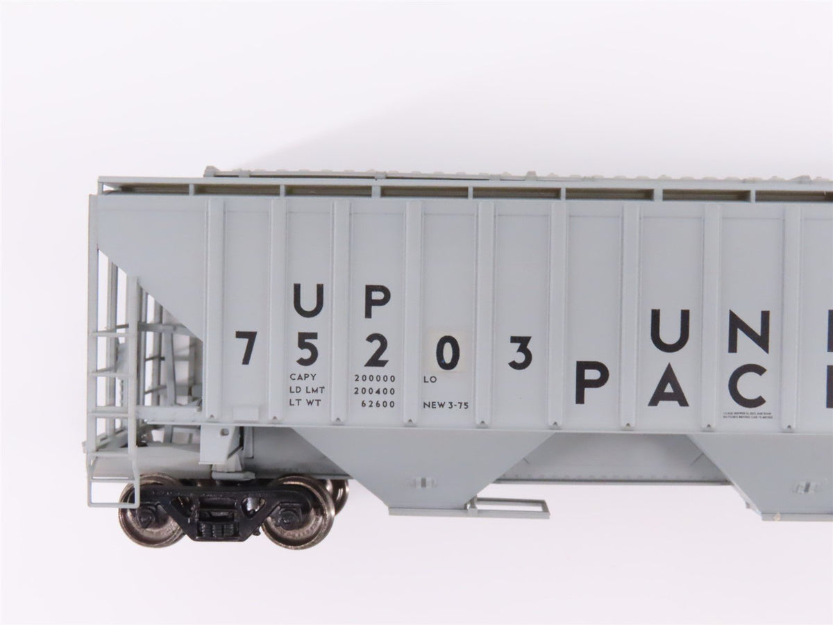 Lot of 9 HO Scale Accurail &amp; Unbranded UP Union Pacific Boxcars &amp; Hopper Cars