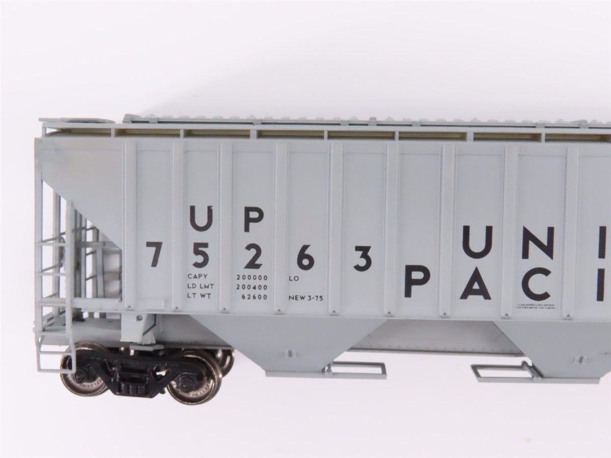 Lot of 9 HO Scale Accurail &amp; Unbranded UP Union Pacific Boxcars &amp; Hopper Cars