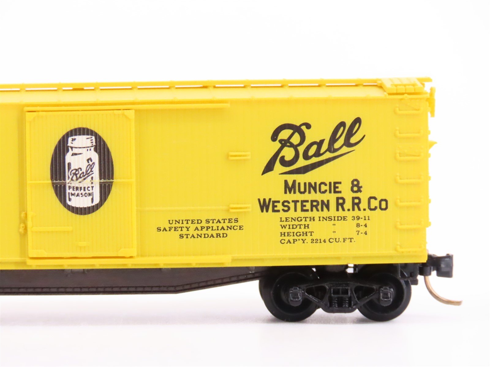 N Scale Micro-Trains MTL 42030 MWR Ball Glass Jars 40' Single Door Box Car #1020