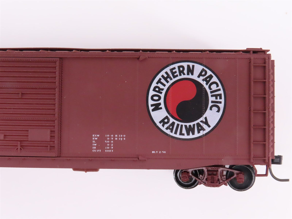 Lot of 8 HO Scale Accurail &amp; Unbranded CRDX/MILW/CP/NP/IC/RBWX Boxcars