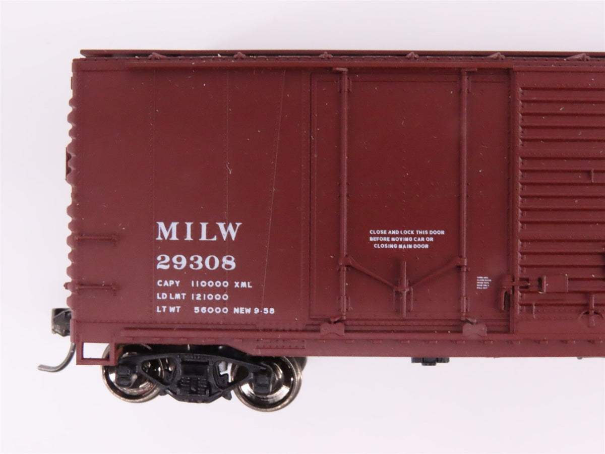 Lot of 8 HO Scale Accurail &amp; Unbranded CRDX/MILW/CP/NP/IC/RBWX Boxcars