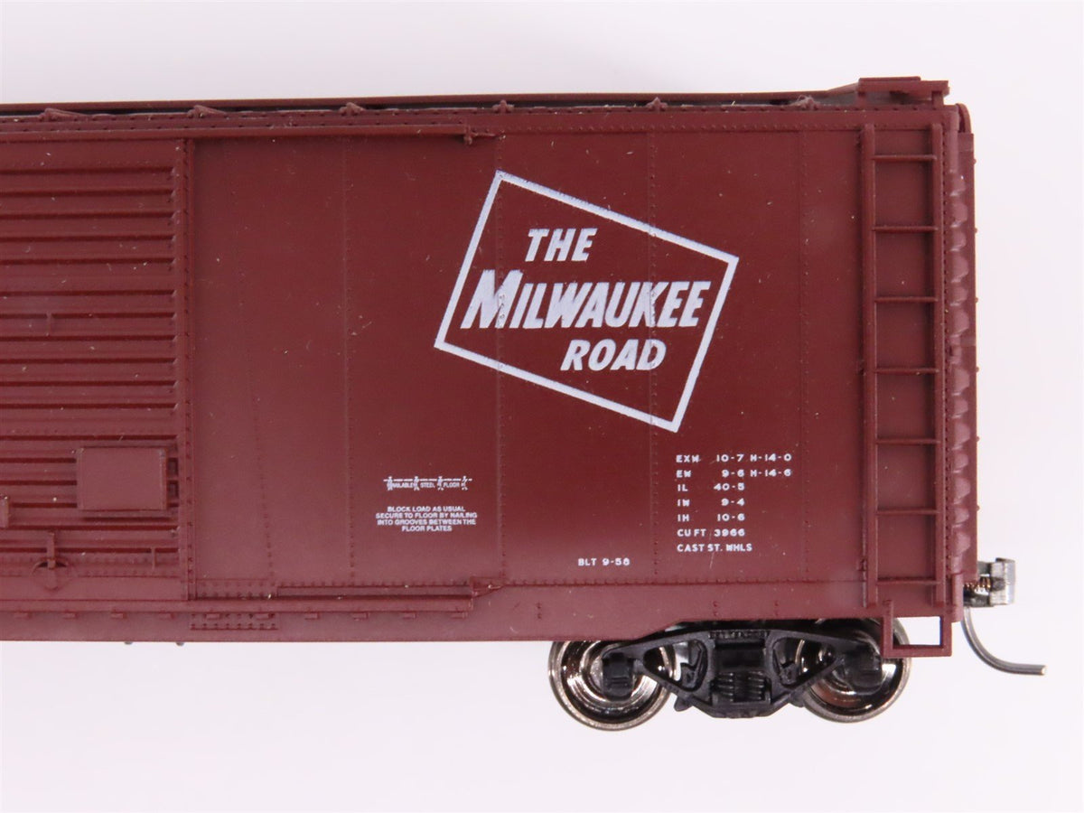 Lot of 8 HO Scale Accurail &amp; Unbranded CRDX/MILW/CP/NP/IC/RBWX Boxcars