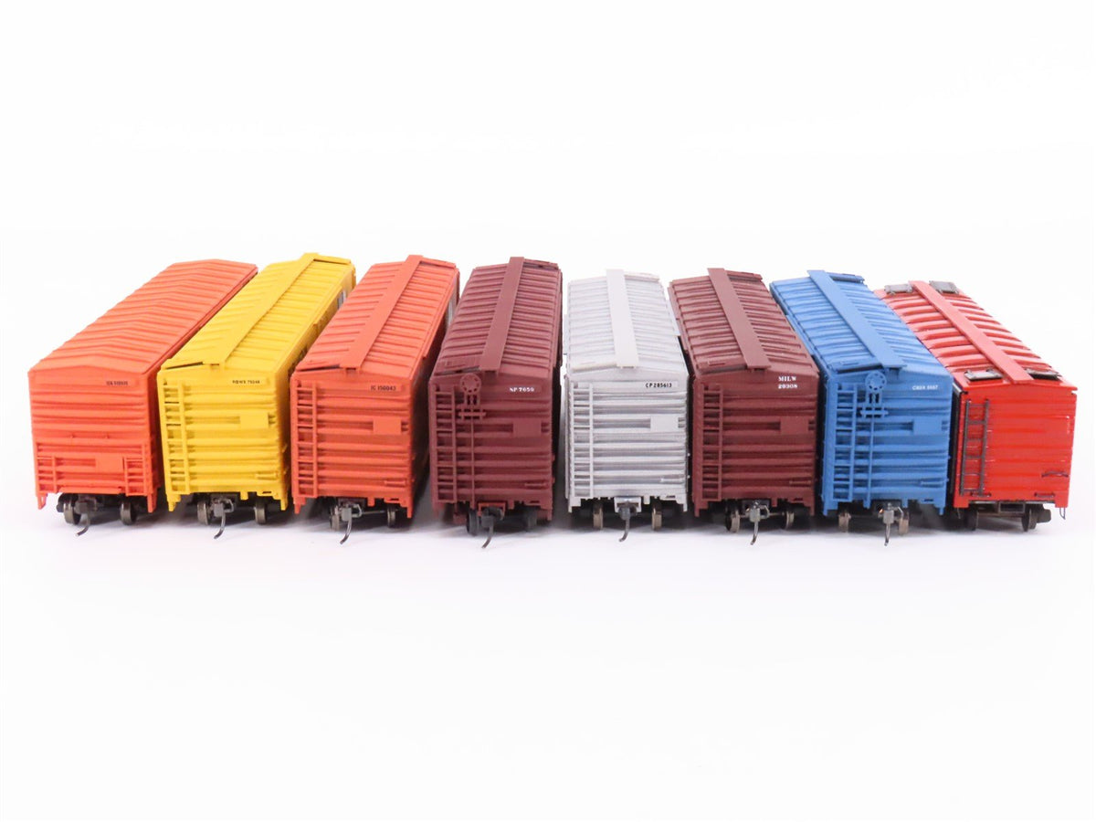 Lot of 8 HO Scale Accurail &amp; Unbranded CRDX/MILW/CP/NP/IC/RBWX Boxcars