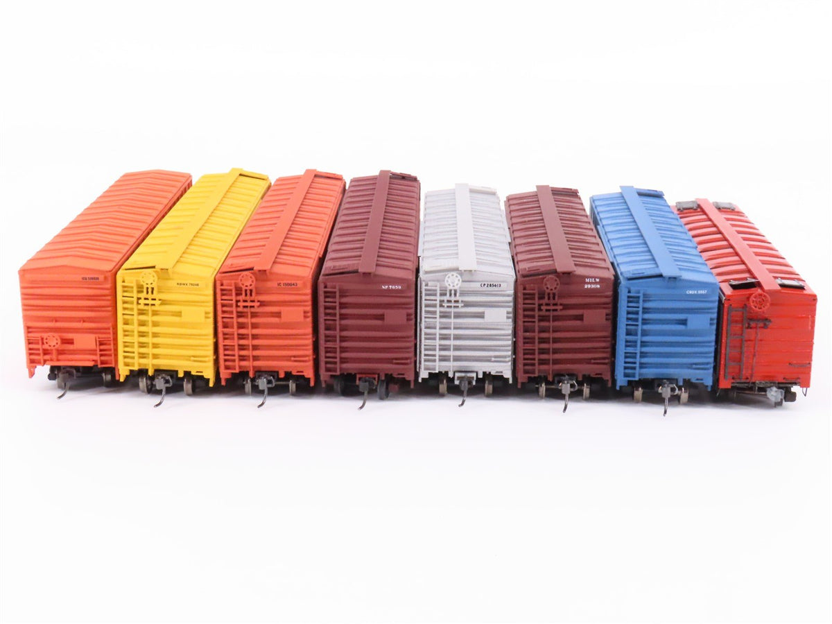 Lot of 8 HO Scale Accurail &amp; Unbranded CRDX/MILW/CP/NP/IC/RBWX Boxcars