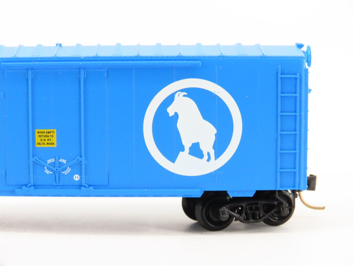 N Micro-Trains MTL 74030 GN Great Northern &quot;Big Sky Blue&quot; 40&#39; Box Car #6646