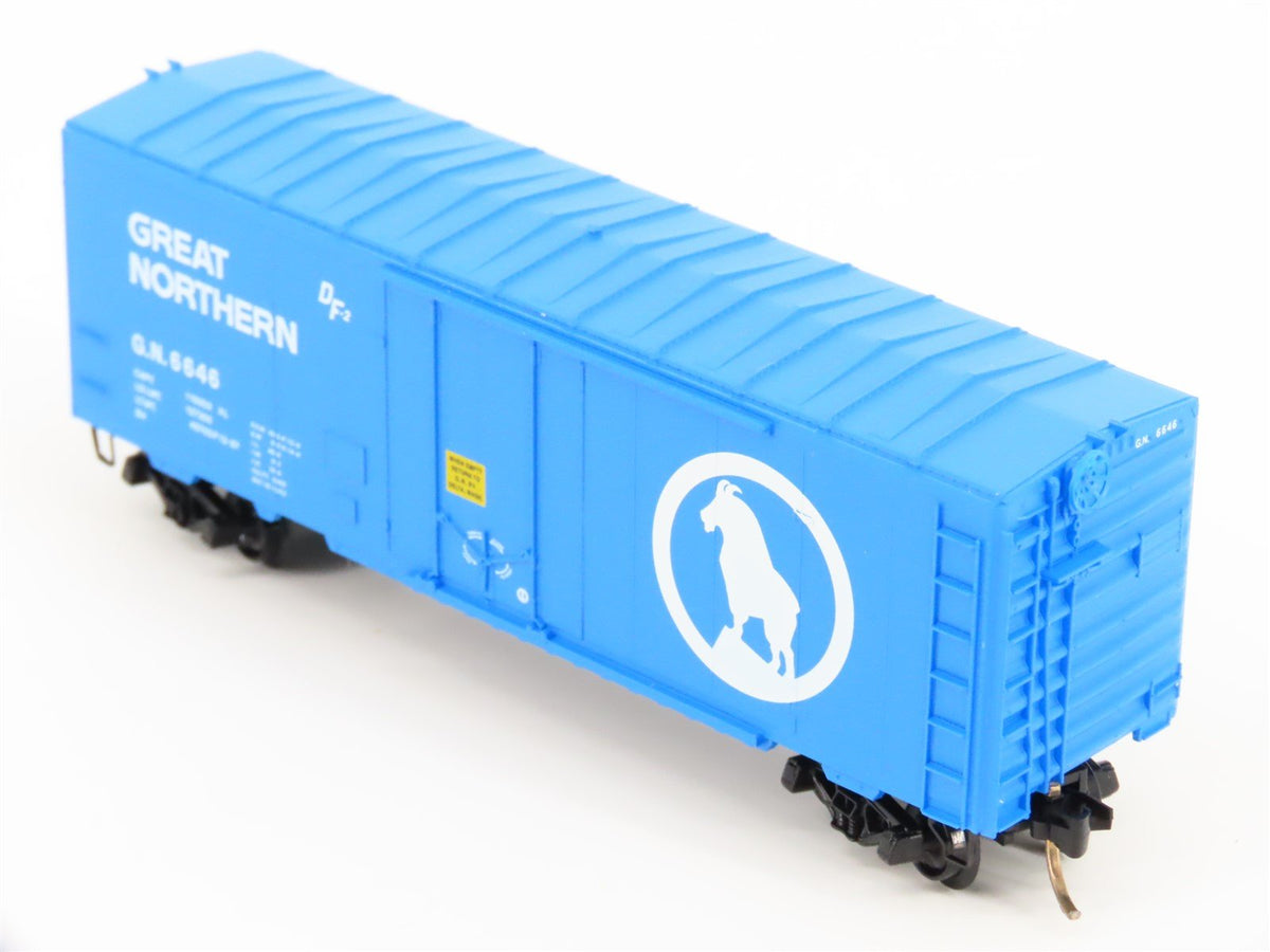 N Micro-Trains MTL 74030 GN Great Northern &quot;Big Sky Blue&quot; 40&#39; Box Car #6646