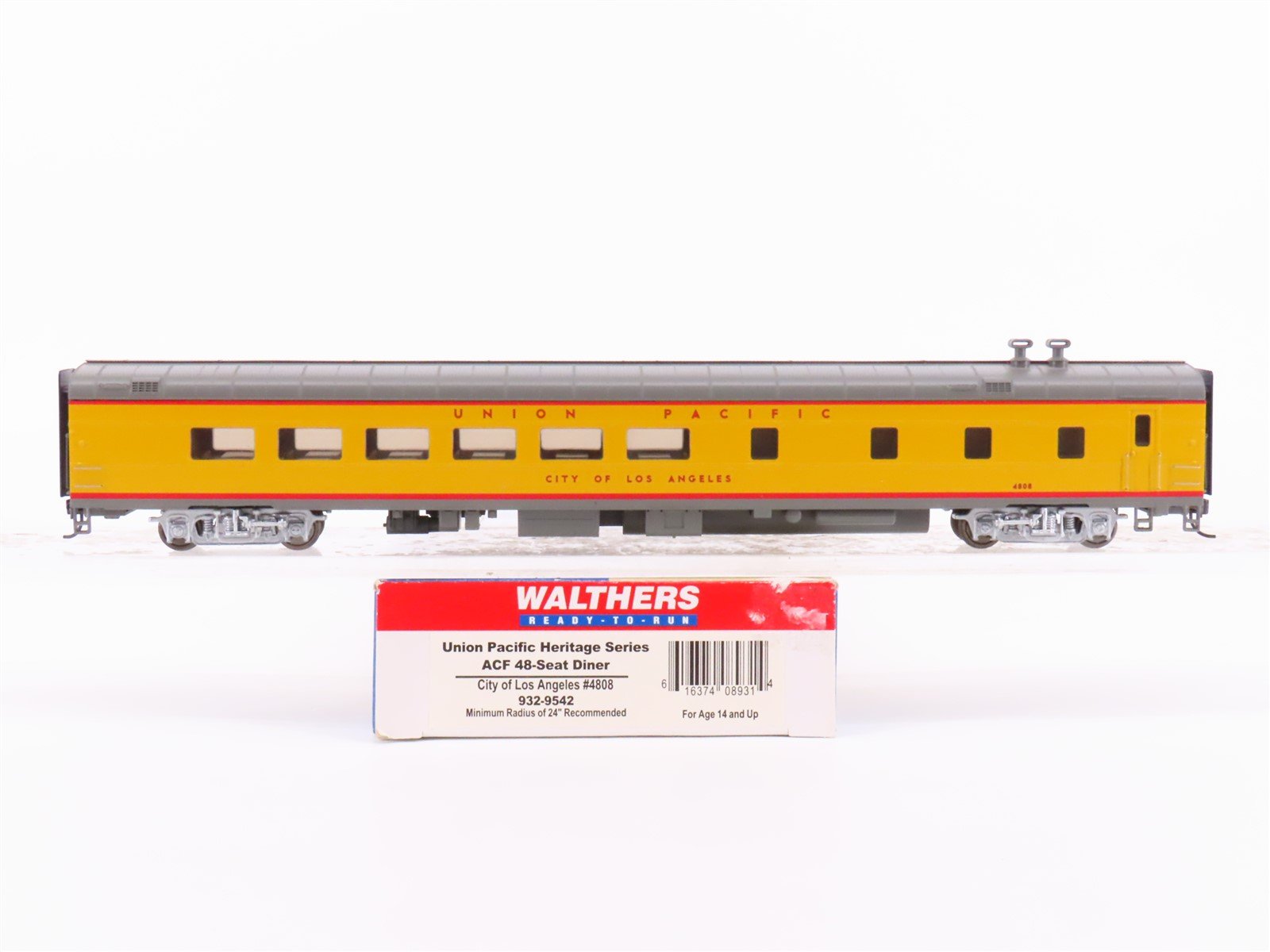 HO Scale Walthers 932-9542 UP Union Pacific Diner Passenger Car "City of LA"