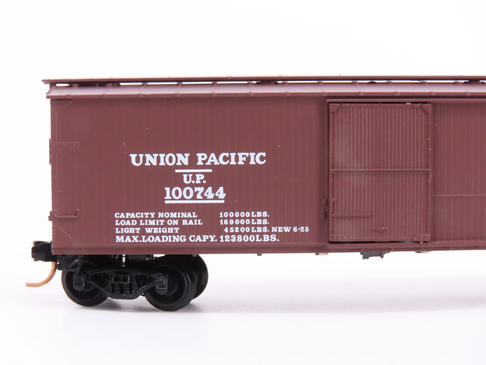 N Scale Micro-Trains Line MTL 39210 UP Union Pacific 40' Box Car #100744