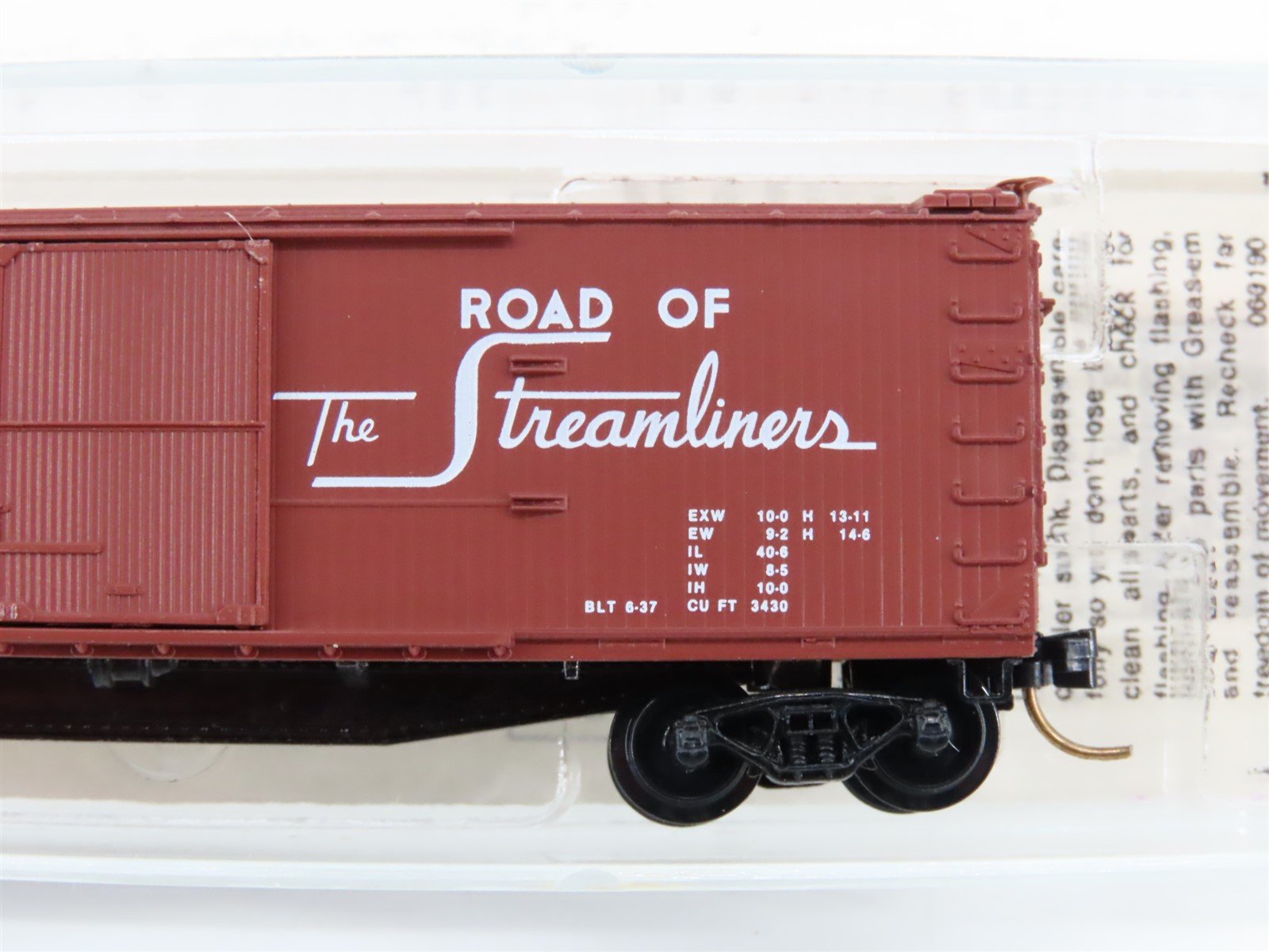 N Scale Micro-Trains MTL 39010 UP Union Pacific Streamliners 40' Box Car #42233
