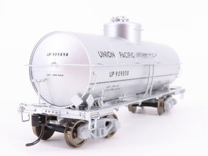 HO Walthers Platinum Line 932-42205 UP Union Pacific 10k Gal Tankcar #909858