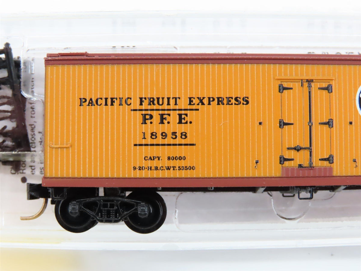 N Scale Micro-Trains MTL 47060 SP UP PFE Pacific Fruit Express 40&#39; Reefer #18958