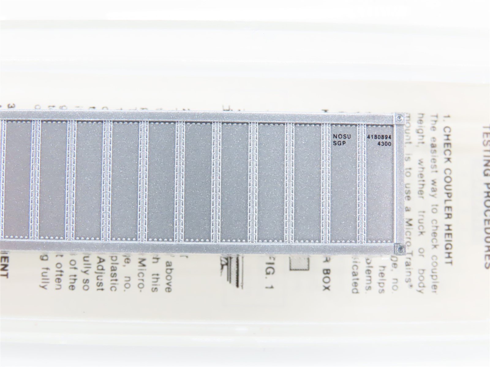 N Scale Micro-Trains MTL 81030 NOL Neptune Orient Lines 40' Container