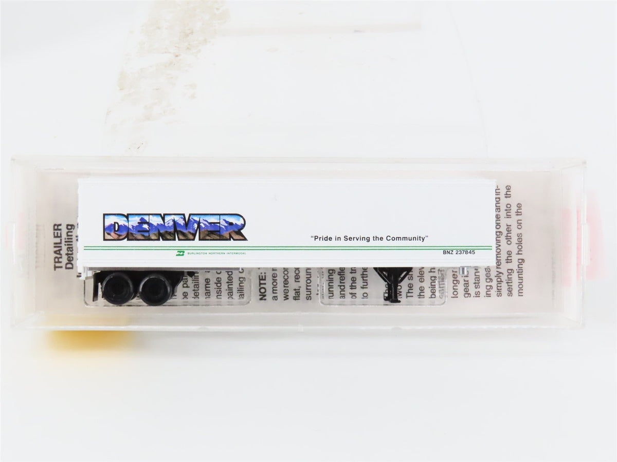 N Scale Micro-Trains Line MTL 67140 BNZ Intermodal Denver 45&#39; Trailer #237845