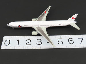 1:400 Dragon Wings 55224 Die-Cast JAL Japan Airlines Boeing B777-300 Airliner