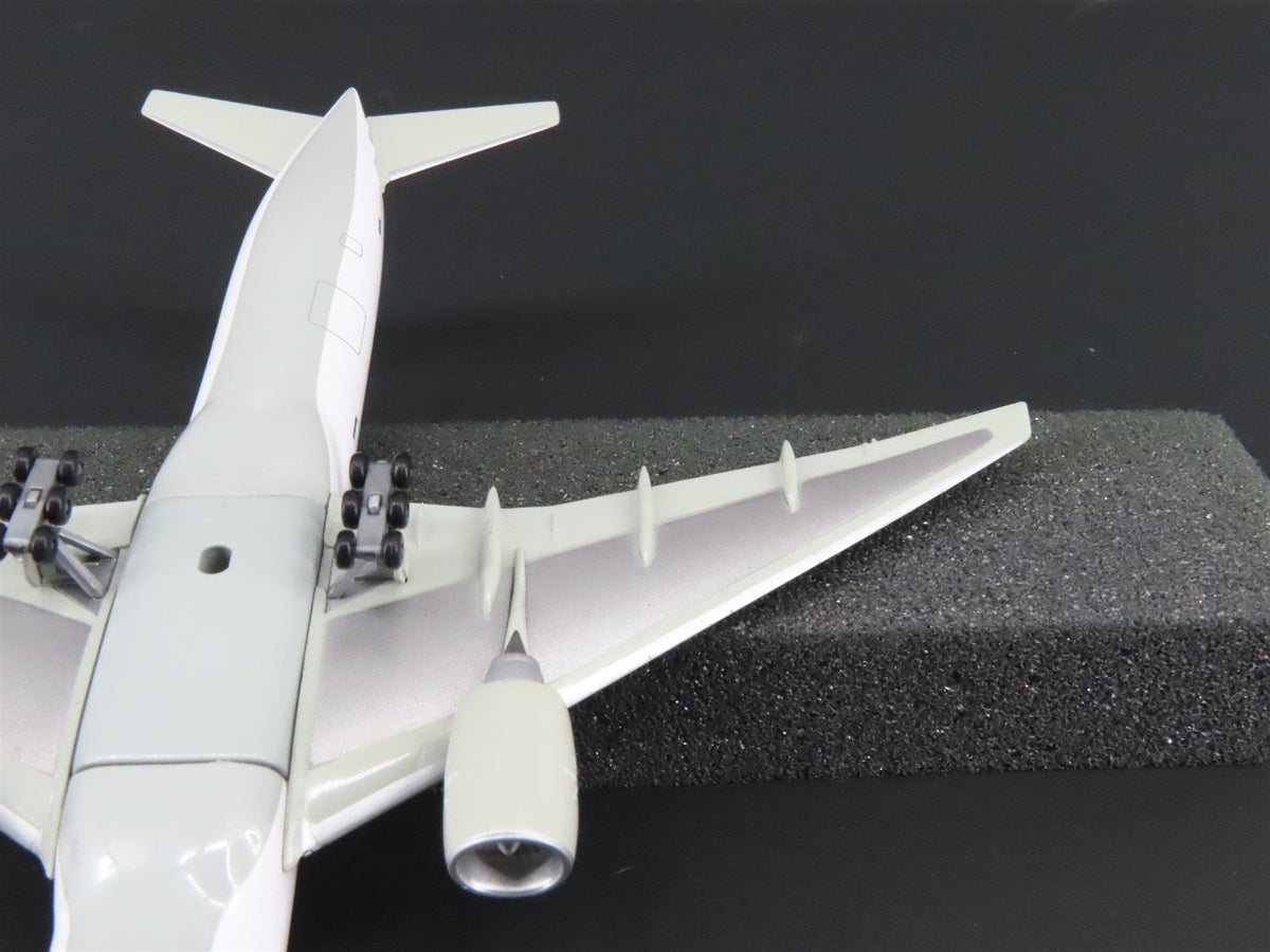 1:400 Dragon Wings 55224 Die-Cast JAL Japan Airlines Boeing B777-300 Airliner