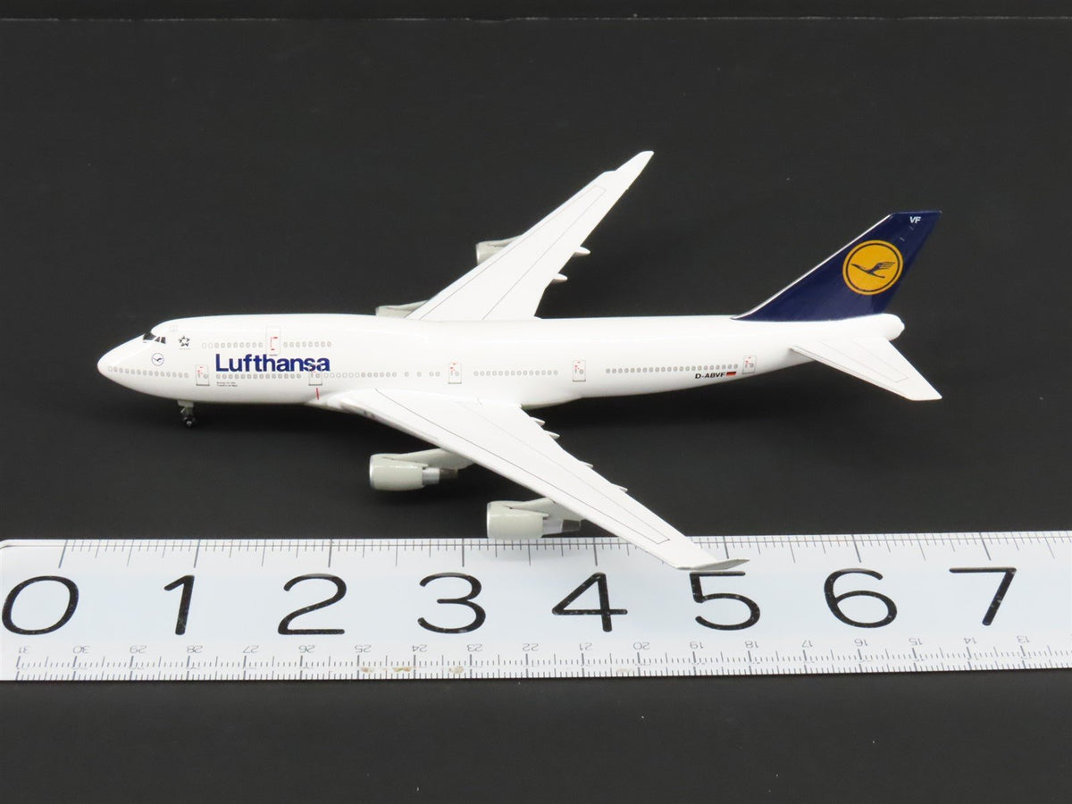 1:400 Scale Dragon Wings 55156 Die-Cast Lufthansa Boeing B747-430 Airliner