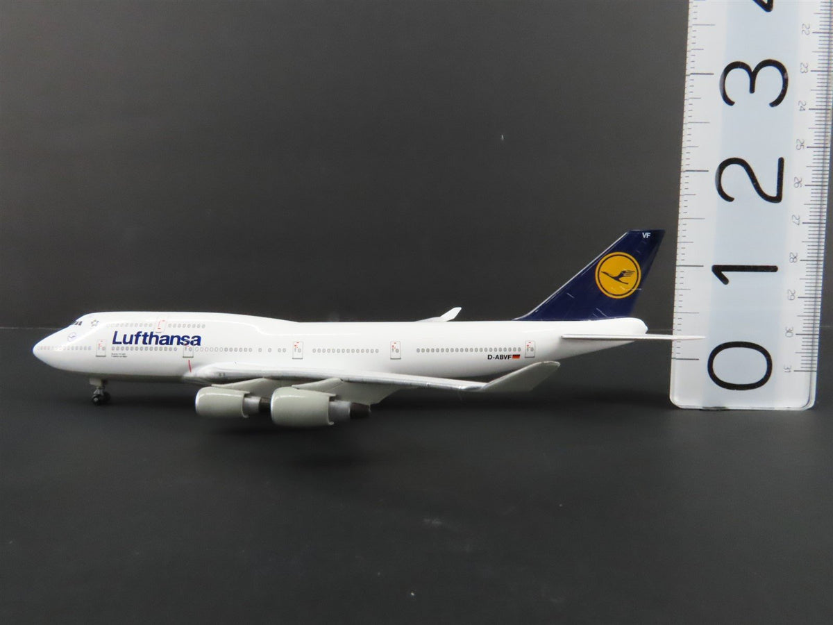 1:400 Scale Dragon Wings 55156 Die-Cast Lufthansa Boeing B747-430 Airliner