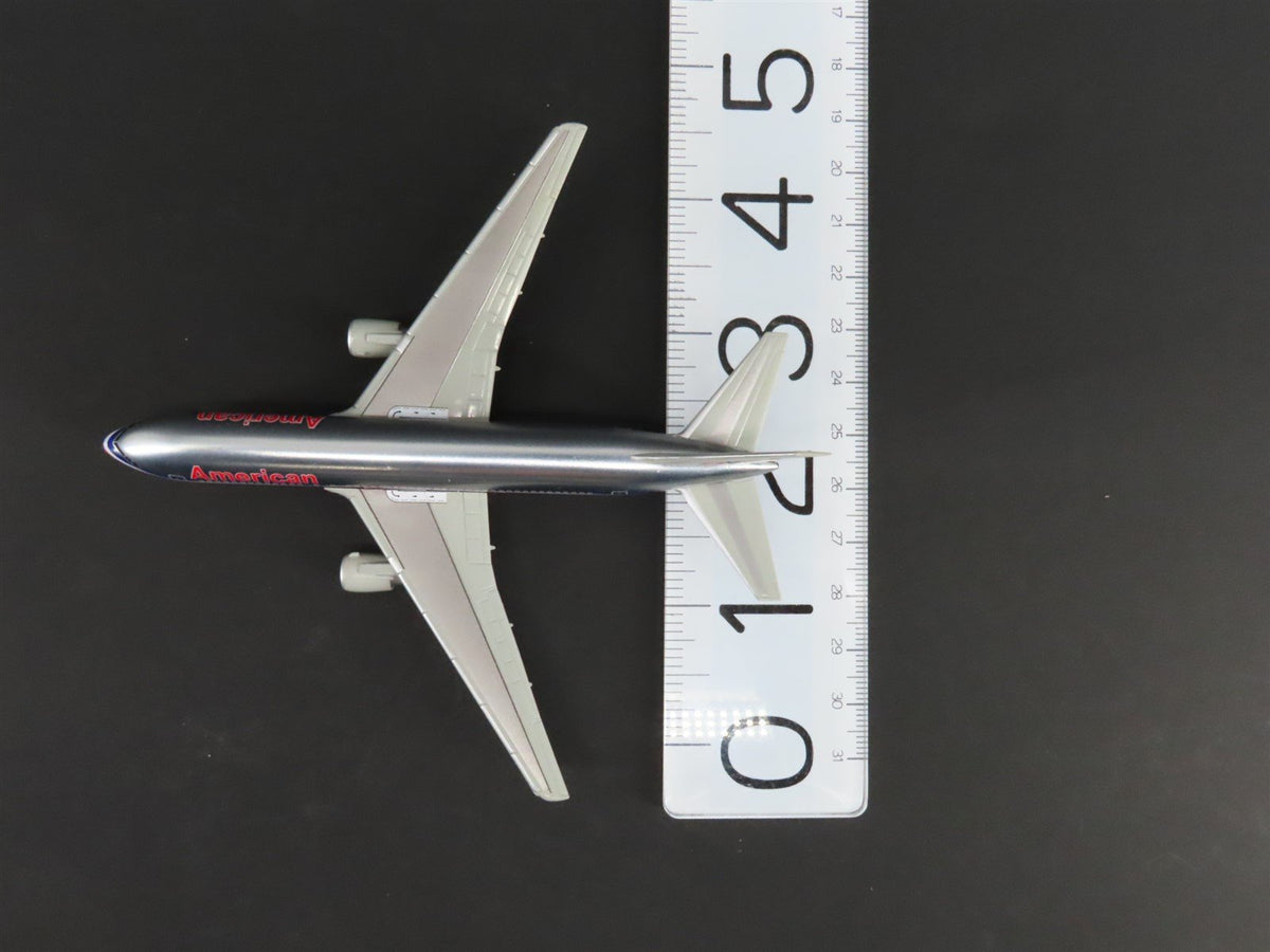 1:400 Dragon Wings 55170 Die-Cast American Airlines Boeing B767-223 Airliner