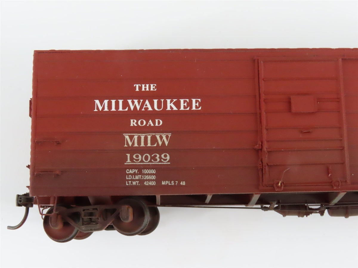 HO Scale Sunshine Models #41.3 MILW &quot;Hiawatha&quot; Rib Box Car #19039 - Custom