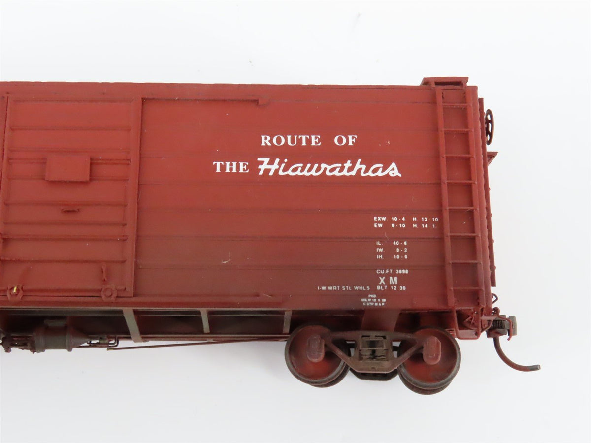 HO Scale Sunshine Models #41.3 MILW &quot;Hiawatha&quot; Rib Box Car #19039 - Custom