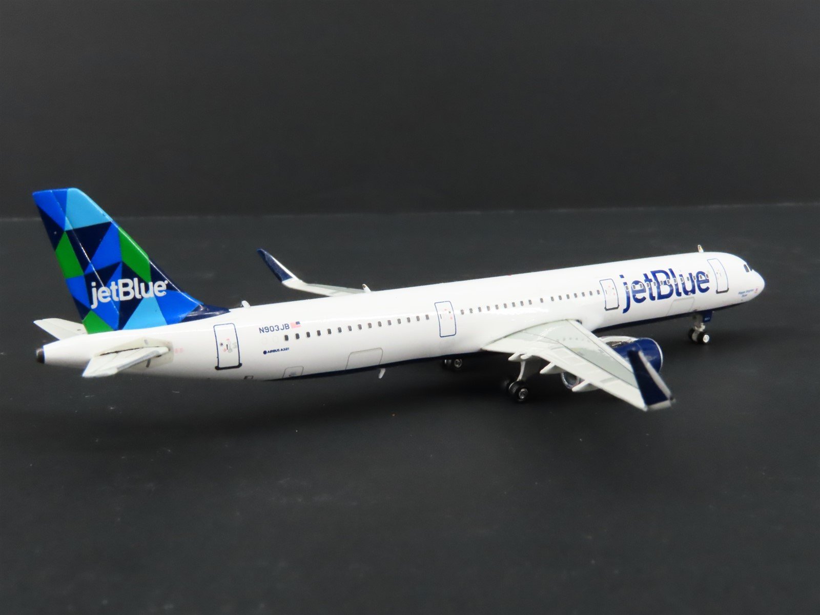 1:400 Scale GeminiJets GJJBU1400 Die-Cast JetBlue Airways 1:400 Scale GeminiJets GJJBU1400 Die-Cast JetBlue Airways