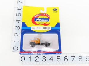 HO Scale Athearn #93202 Gordons (Transports) Mack B Tractor