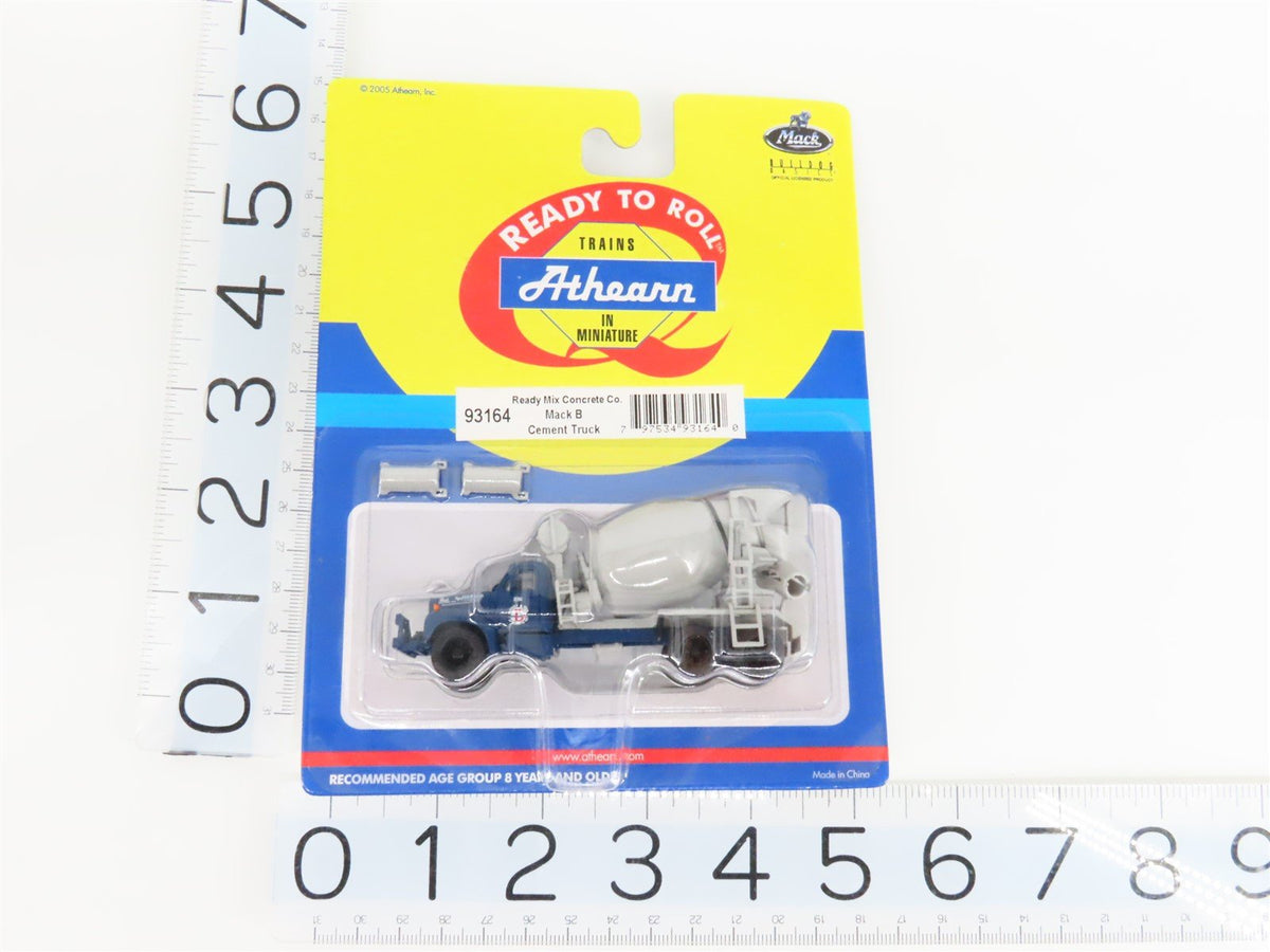 HO Scale Athearn #93164 Ready Mix Concrete Co. Mack B Cement Truck