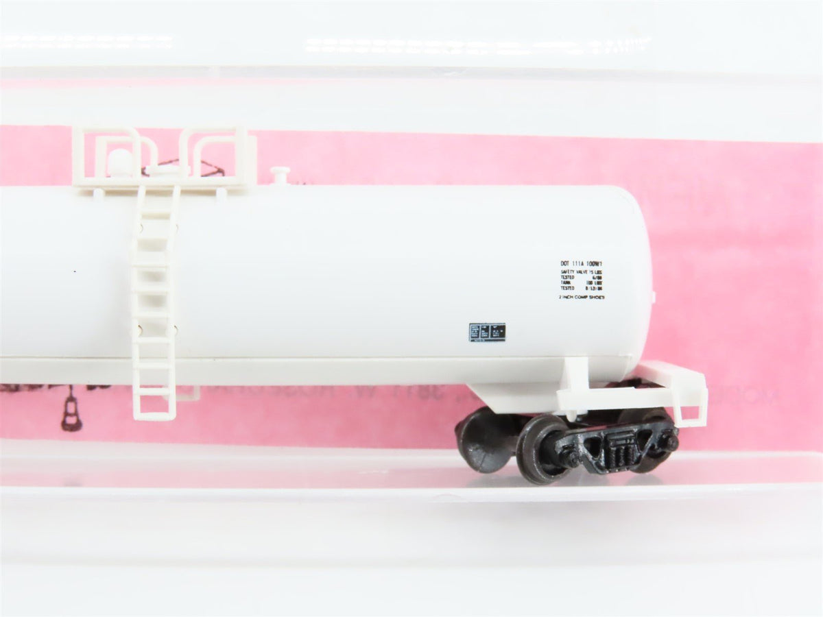 N Scale Roundhouse 8454 UTLX Emery 50&#39; Modern Tank Car #86901