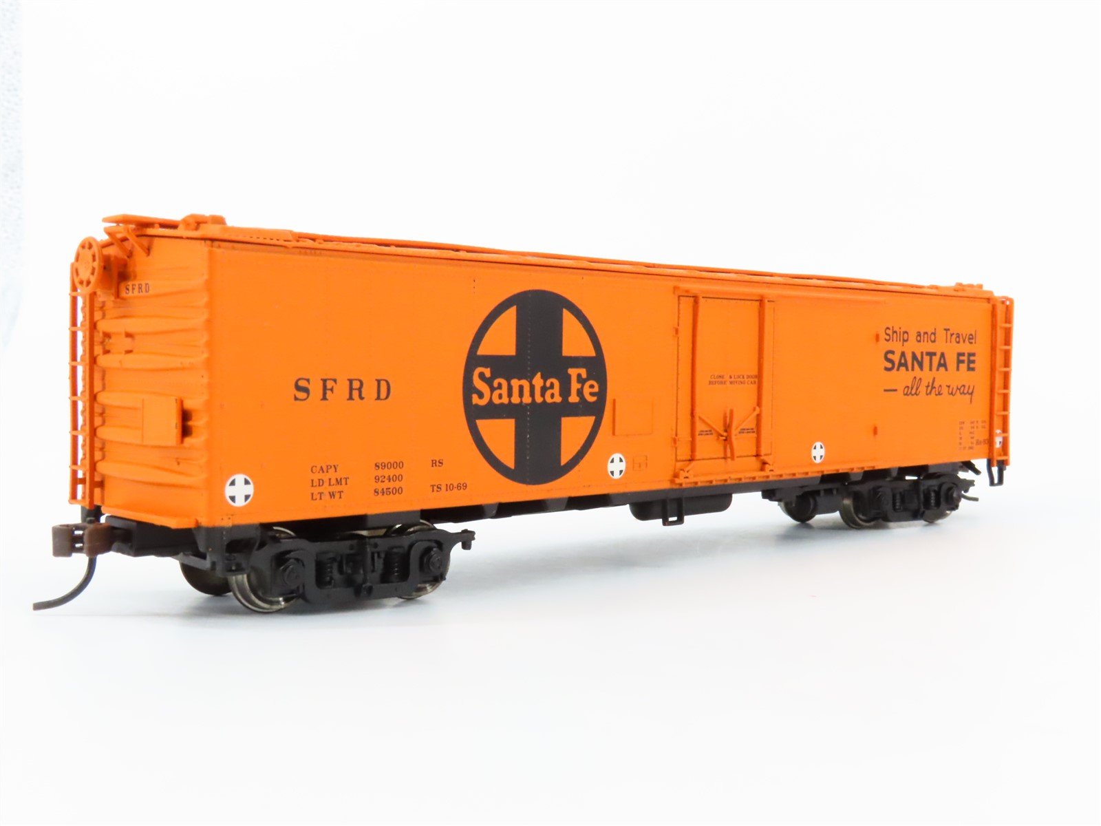 HO Scale Walthers 932-6248 SFRD Santa Fe Railroad 50' REA Express Reefer
