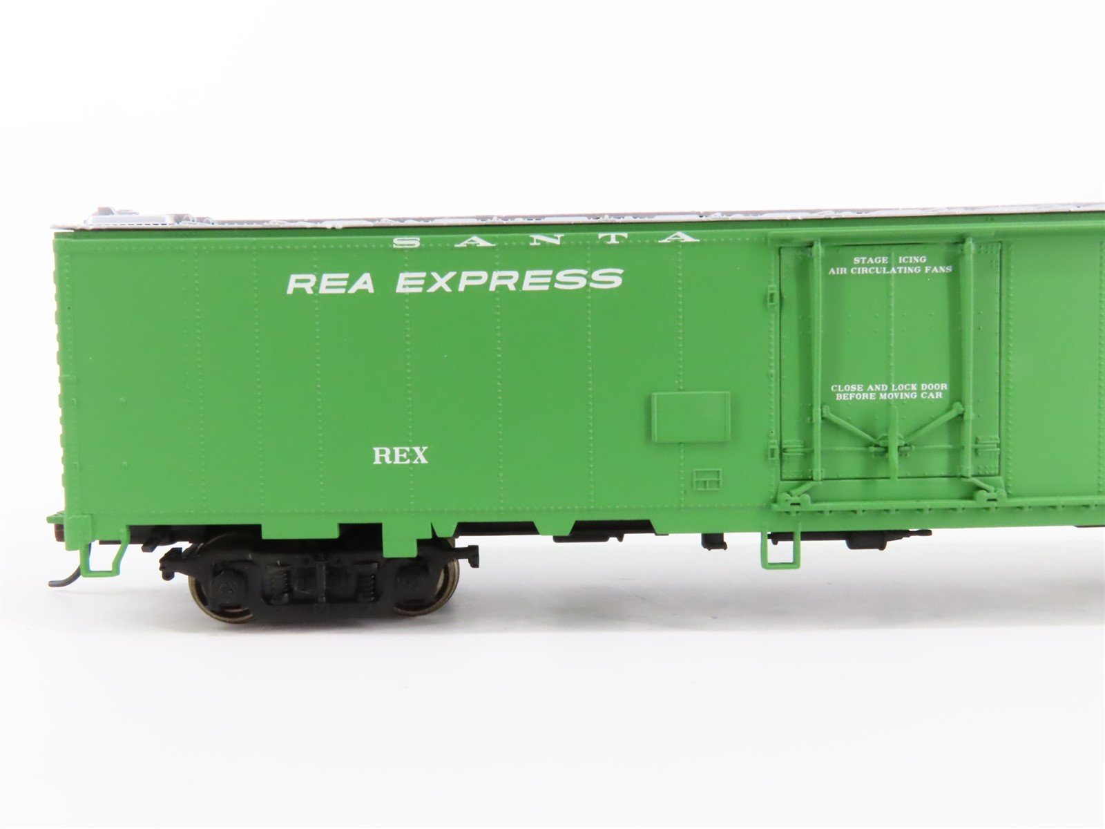 HO Scale Walthers 932-6244 REX ATSF Santa Fe Railroad 50' REA Express Reefer