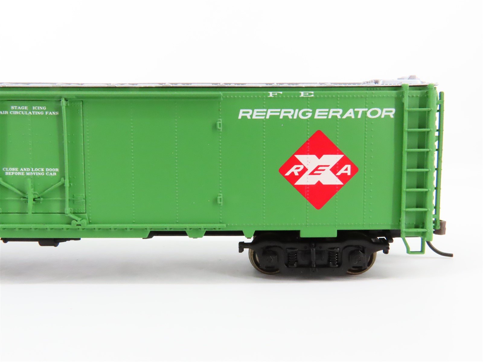 HO Scale Walthers 932-6244 REX ATSF Santa Fe Railroad 50' REA Express Reefer