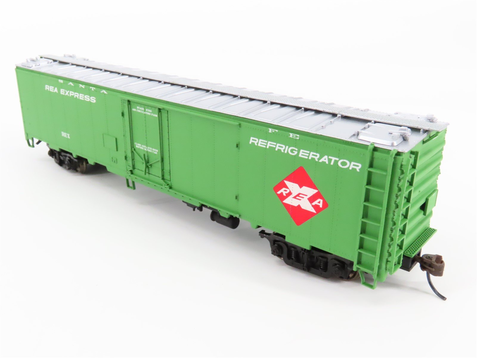 HO Scale Walthers 932-6244 REX ATSF Santa Fe Railroad 50' REA Express Reefer