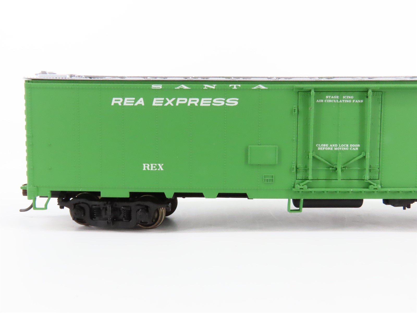 HO Scale Walthers 932-6244 REX ATSF Santa Fe Railroad 50' REA Express Reefer