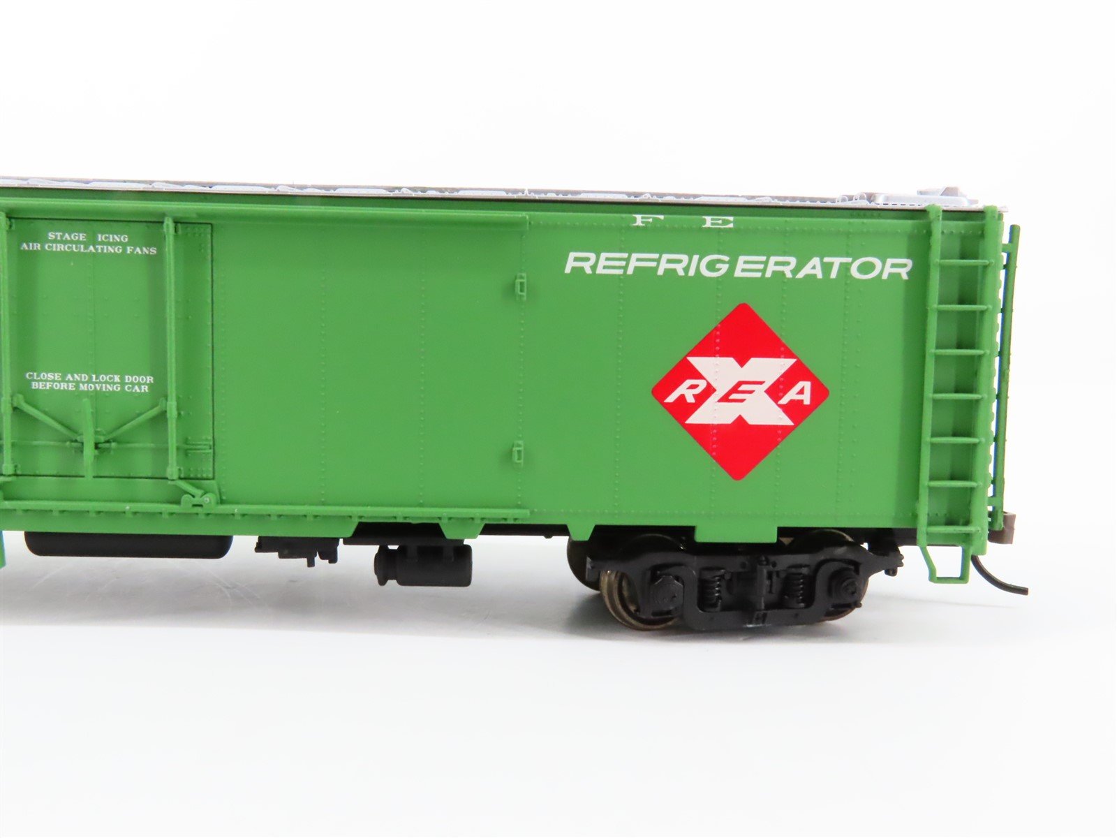 HO Scale Walthers 932-6244 REX ATSF Santa Fe Railroad 50' REA Express Reefer