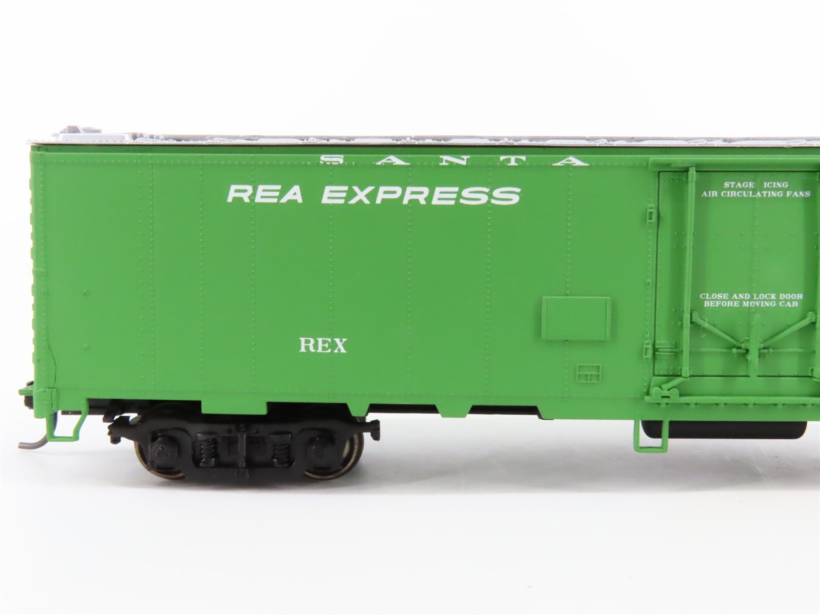 HO Scale Walthers 932-6244 REX ATSF Santa Fe Railroad 50' REA Express Reefer